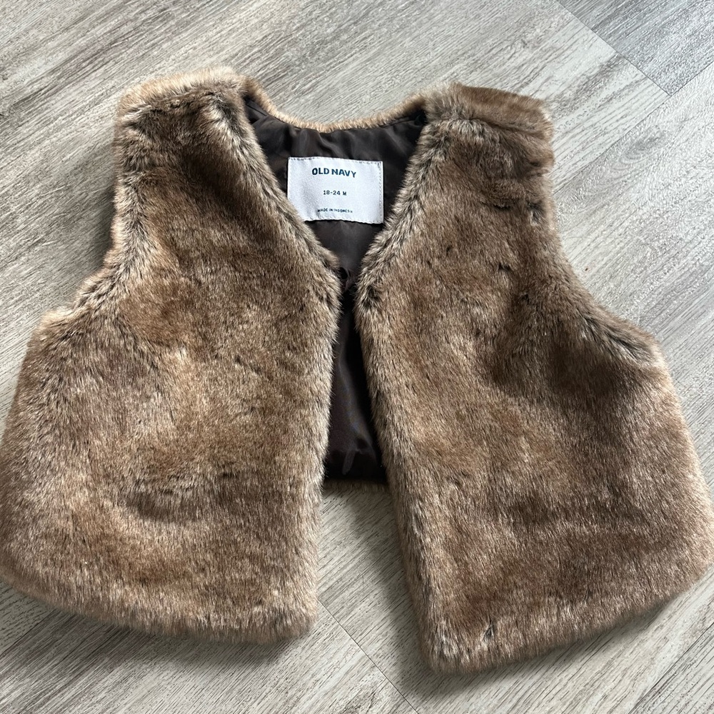 Old Navy Faux Fur Vest girls 18-24 months